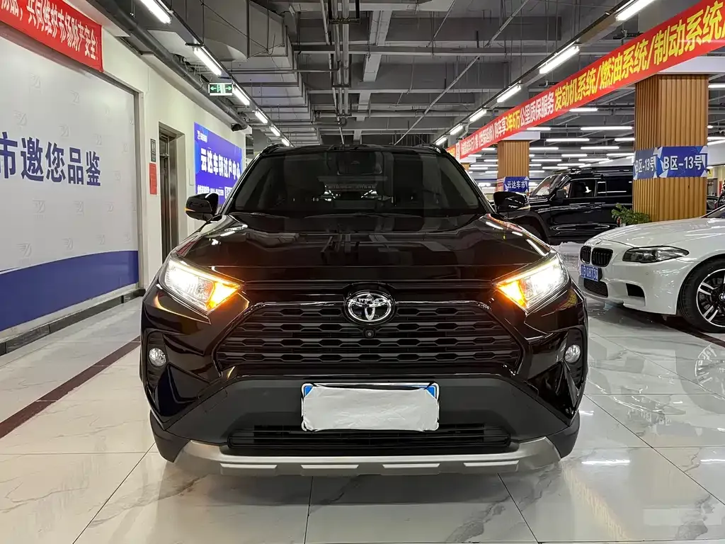 Toyota RAV4 2022 из CN, фото 1