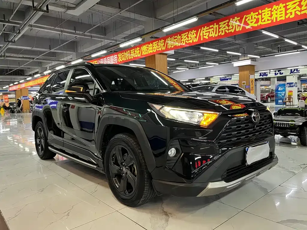 Toyota RAV4 2022 из CN, фото 2