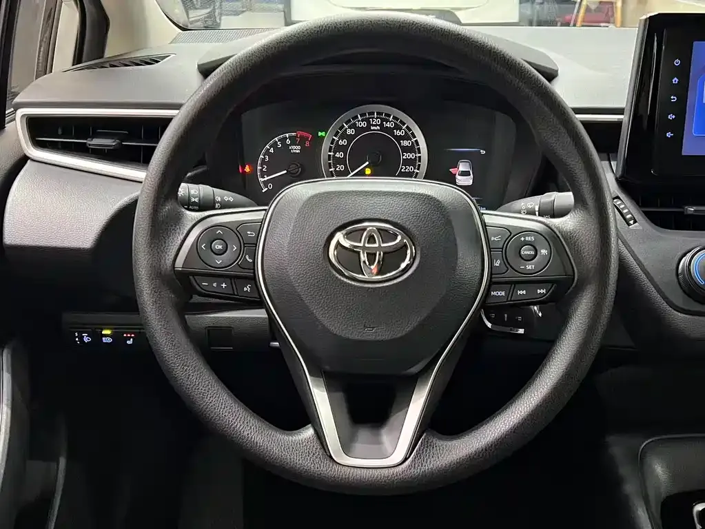 Toyota Corolla — фото 8