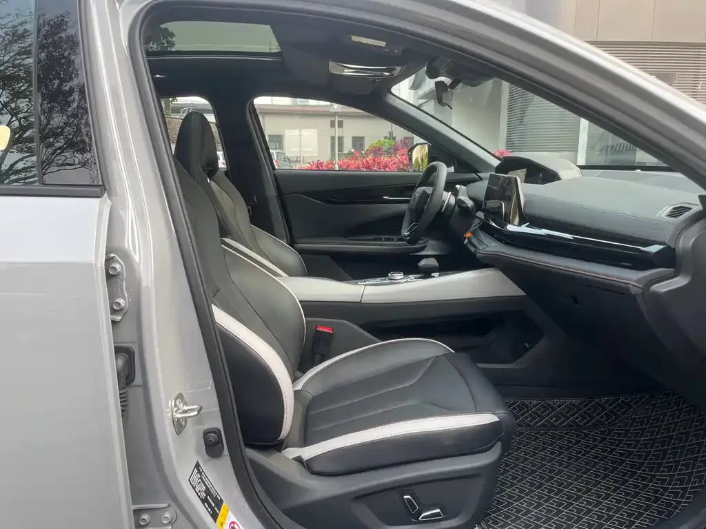 Changan UNI-V 2023 из CN, фото 2