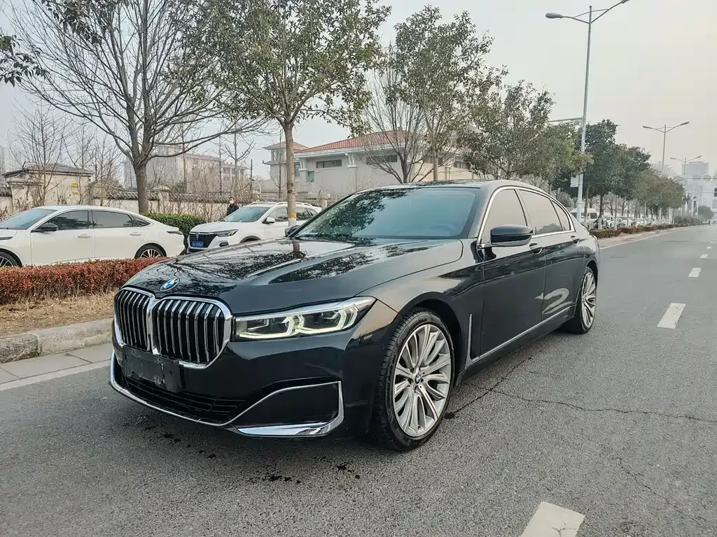 BMW 7 Series — фото 1