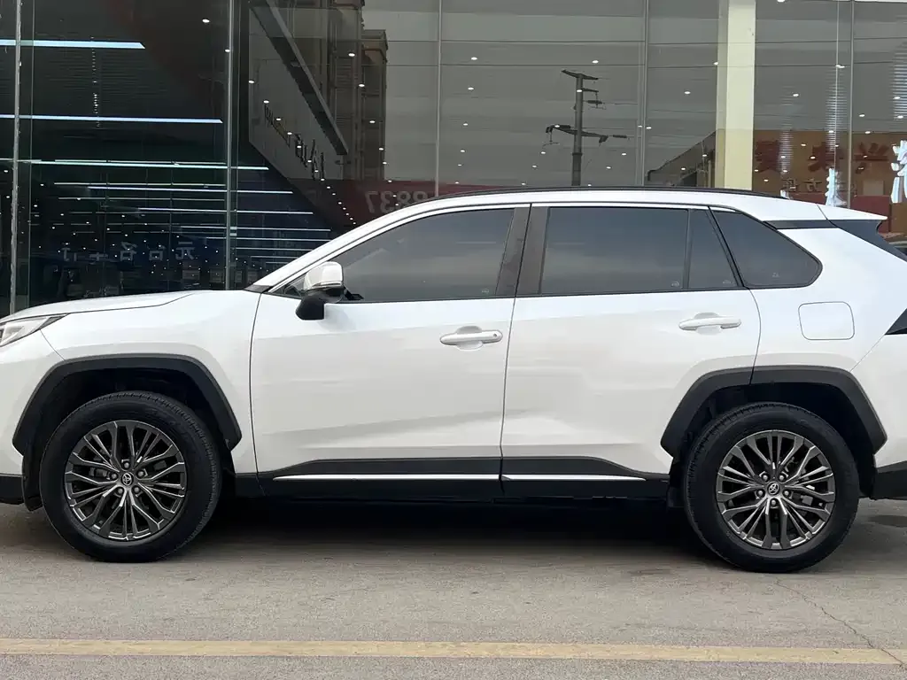 Toyota Wildlander 2023 из CN, фото 2