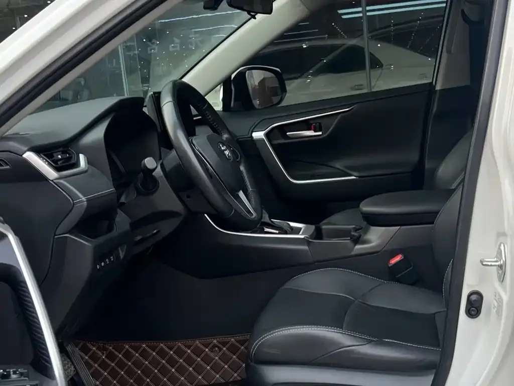 Toyota Wildlander 2023 из CN, фото 3