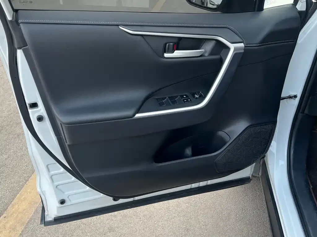 Toyota Wildlander 2023 из CN, фото 6