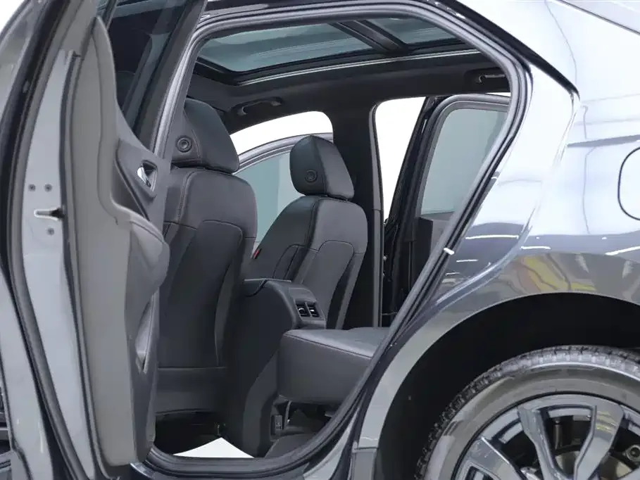 Chevrolet Equinox 2023 из CN, фото 2