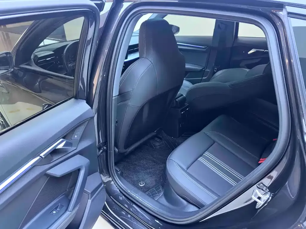 Audi A3 2023 из CN, фото 10