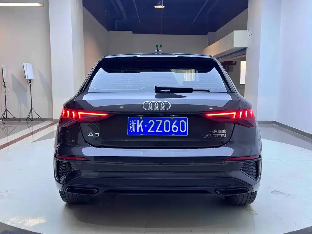 Audi A3 2023 из CN, фото 2