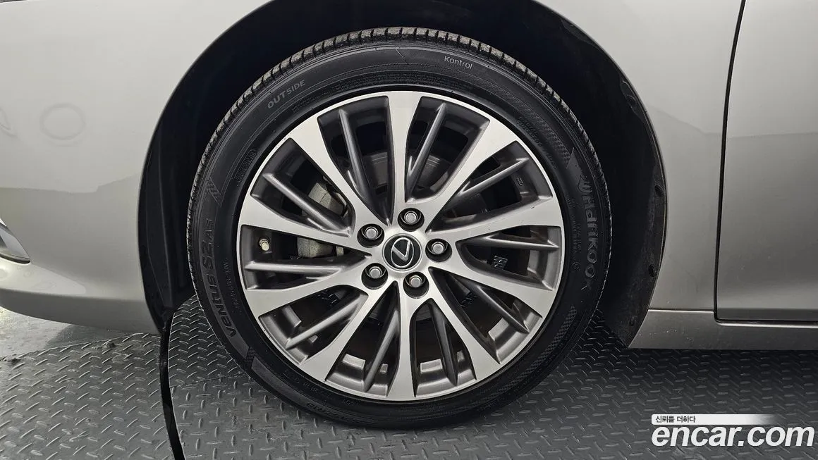 Lexus ES 2021 из KR, фото 4