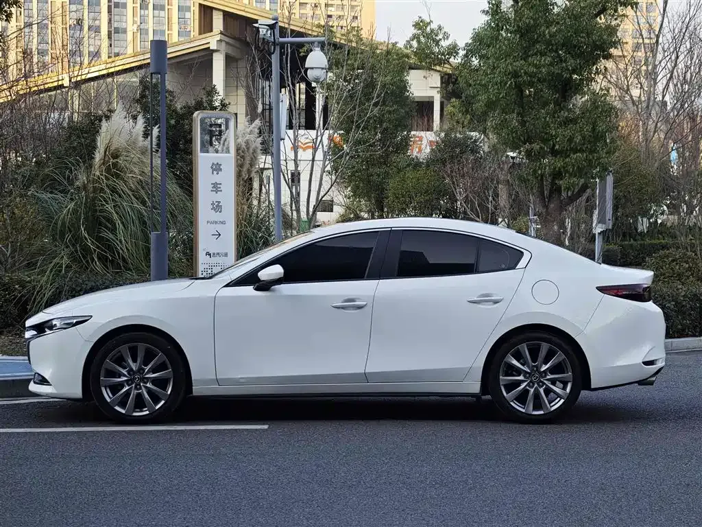 Mazda 3 Axela — фото 9
