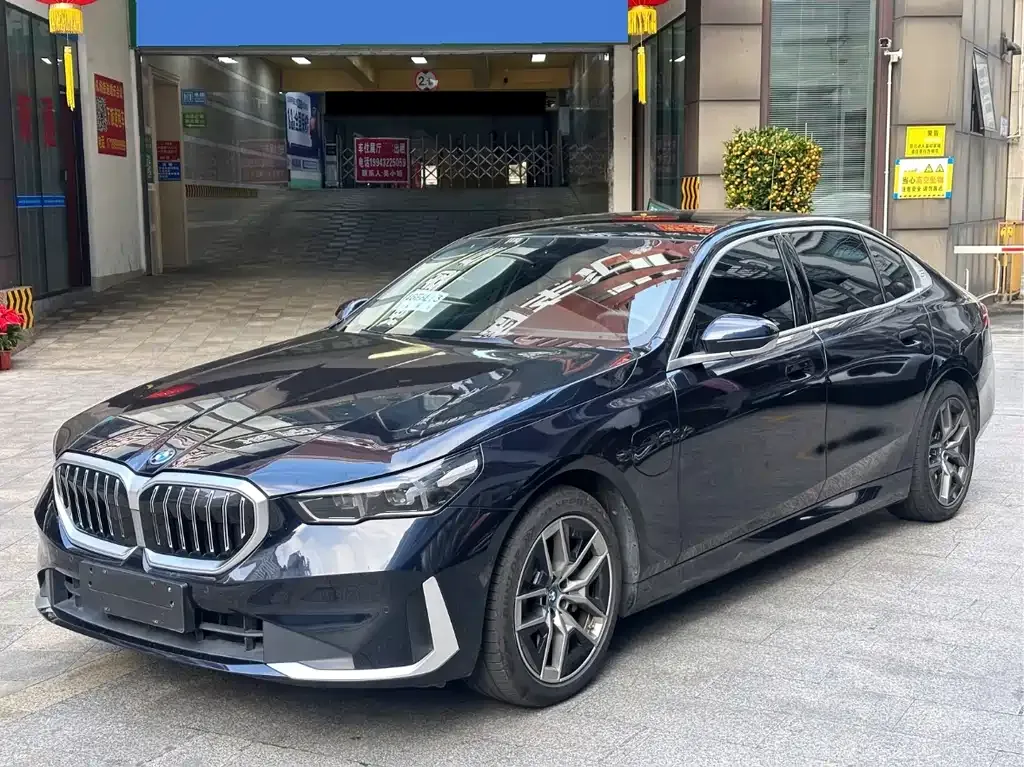 BMW i5