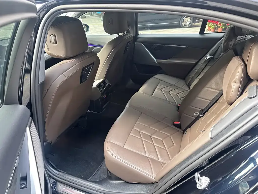 BMW i5 2024 из CN, фото 2
