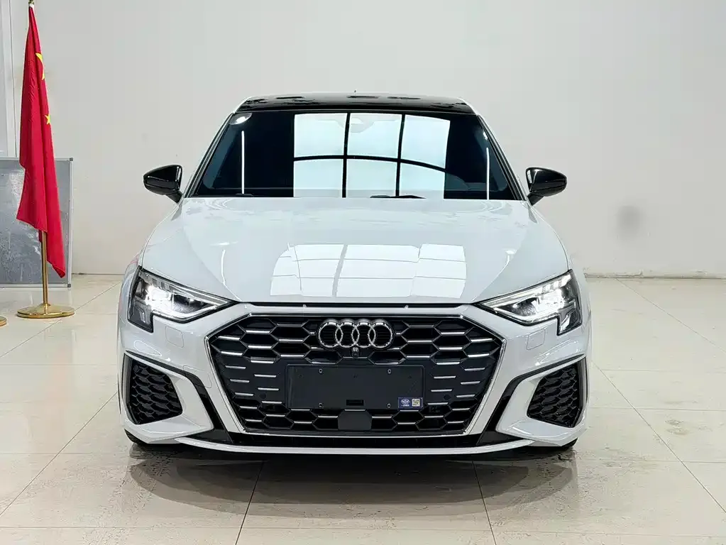Audi A3 2023 из CN, фото 2