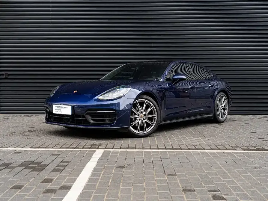 Porsche Panamera — фото 1