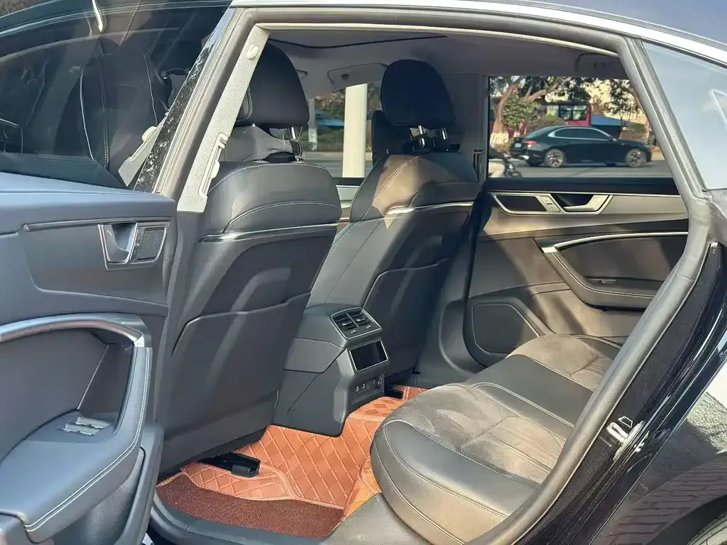 Audi A7L 2025 из CN, фото 5
