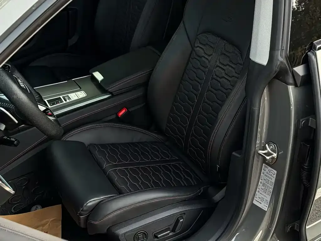 Audi A7 2022 из CN, фото 6