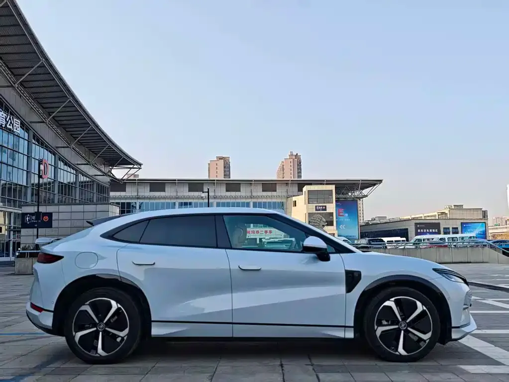 BYD L EV — фото 10
