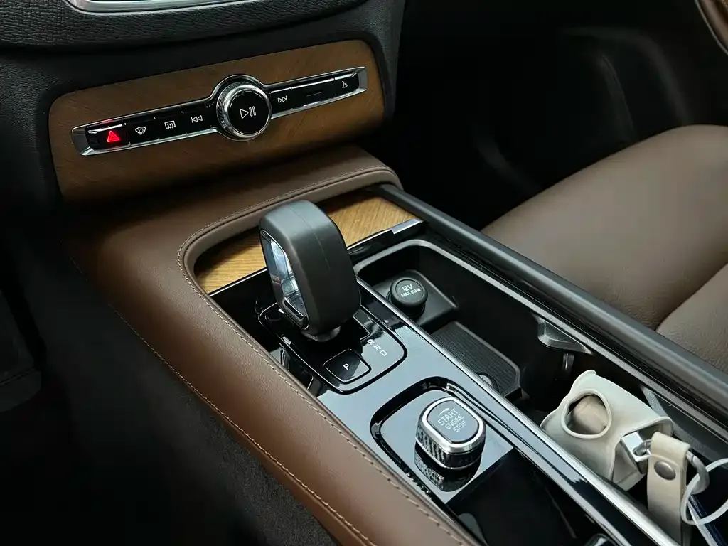 Volvo XC90 2023 из CN, фото 5