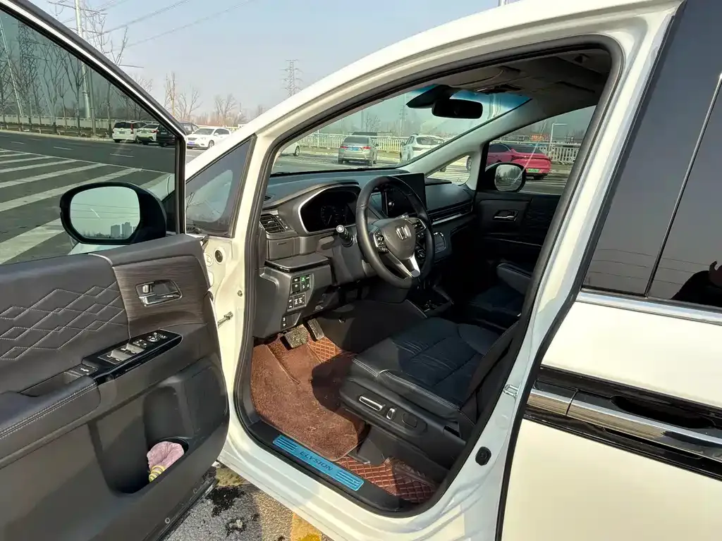 Honda Elysion 2023 из CN, фото 3
