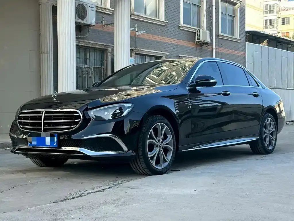 Mercedes-Benz E-Class — фото 1