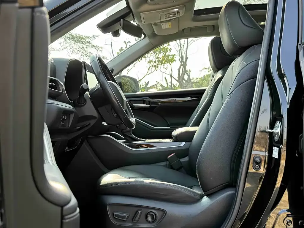 Toyota Highlander 2022 из CN, фото 2