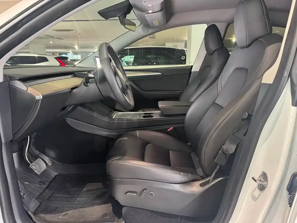 Tesla Model Y 2023 из CN, фото 3