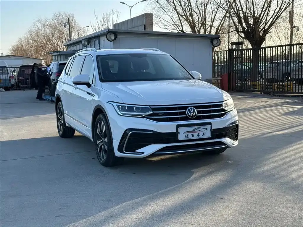 Volkswagen Tiguan L — фото 3