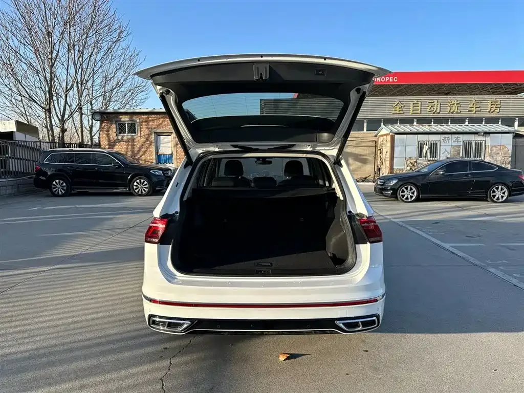 Volkswagen Tiguan L — фото 9