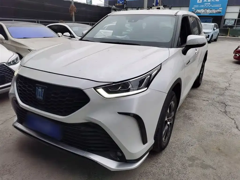 Toyota Crown Kluger 2022 из CN, фото 2