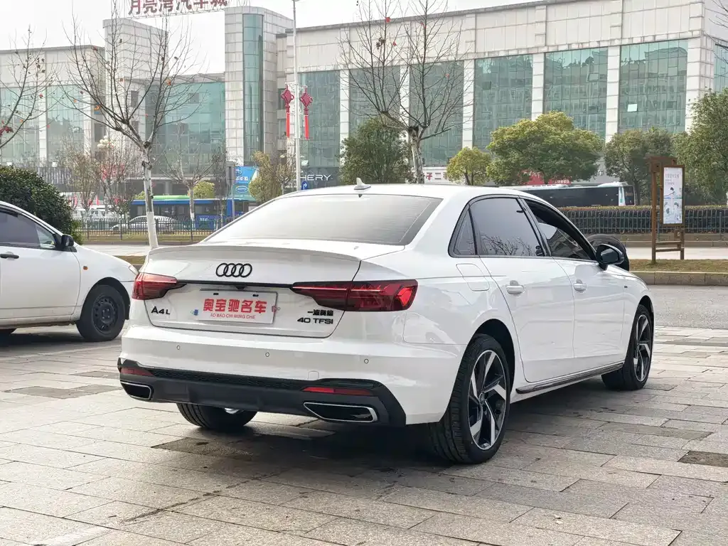 Audi A4L 2023 из CN, фото 10