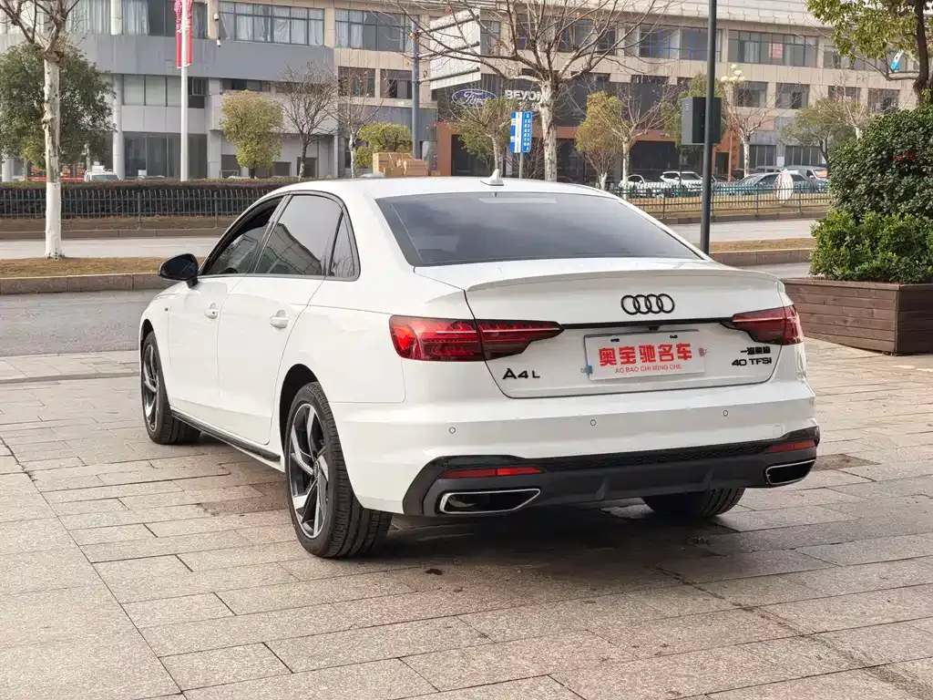 Audi A4L 2023 из CN, фото 8