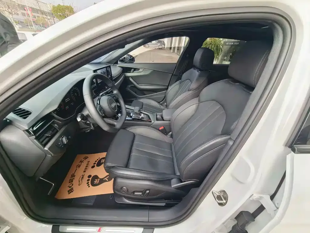 Audi A4L 2023 из CN, фото 2