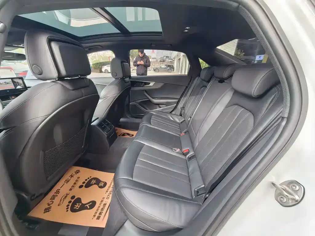 Audi A4L 2023 из CN, фото 7