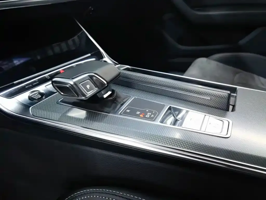 Audi A6L 2024 из CN, фото 8