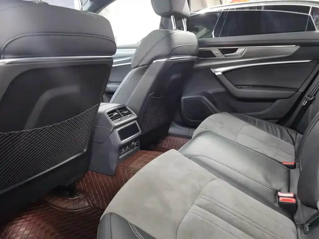 Audi A6L 2024 из CN, фото 7