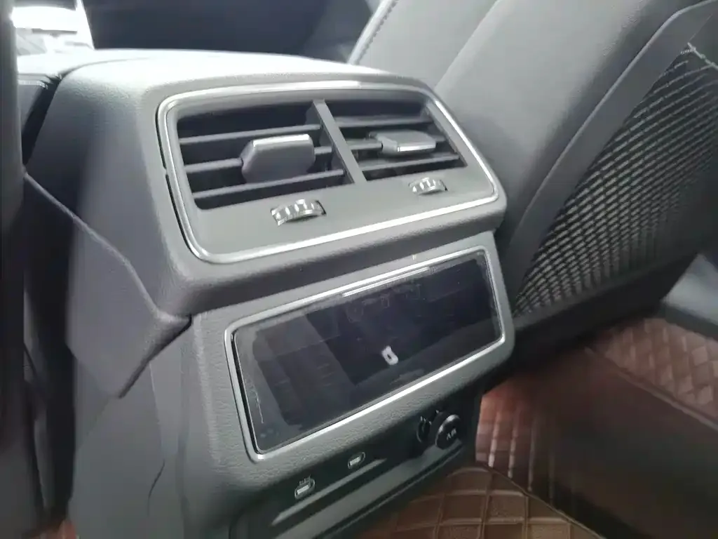 Audi A6L 2024 из CN, фото 3