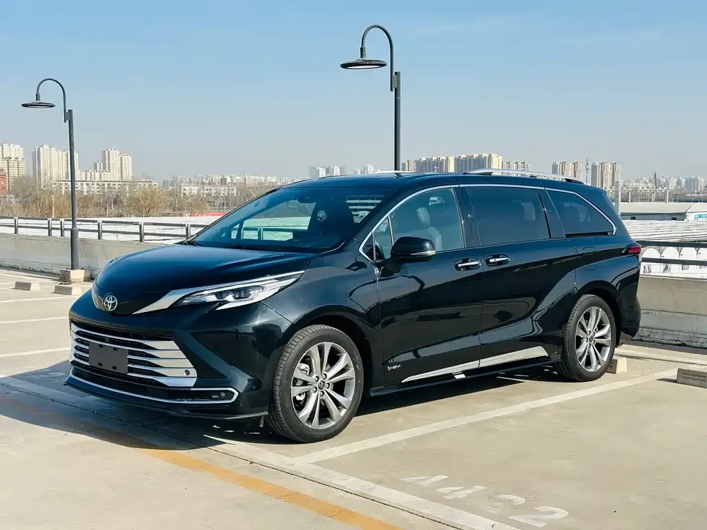 Toyota Sienna 2024 из CN, фото 1