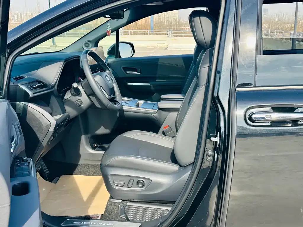 Toyota Sienna 2024 из CN, фото 10