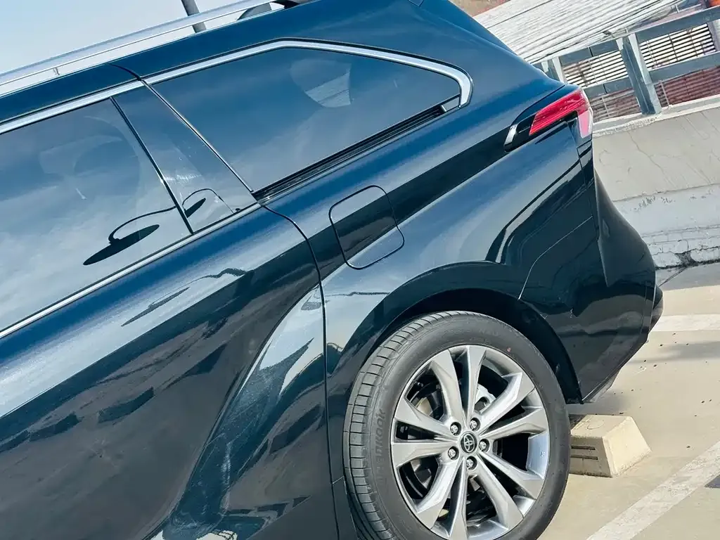 Toyota Sienna 2024 из CN, фото 3