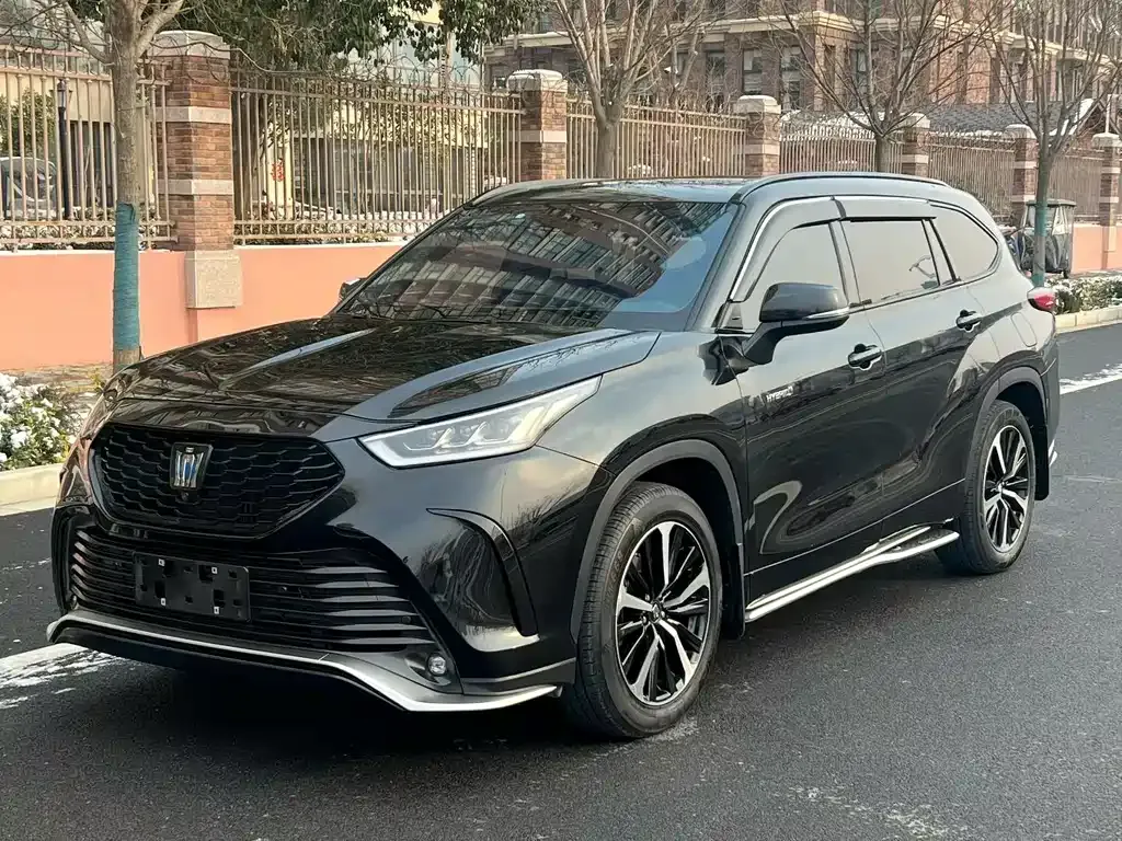 Toyota Crown Kluger 2023 из CN, фото 1