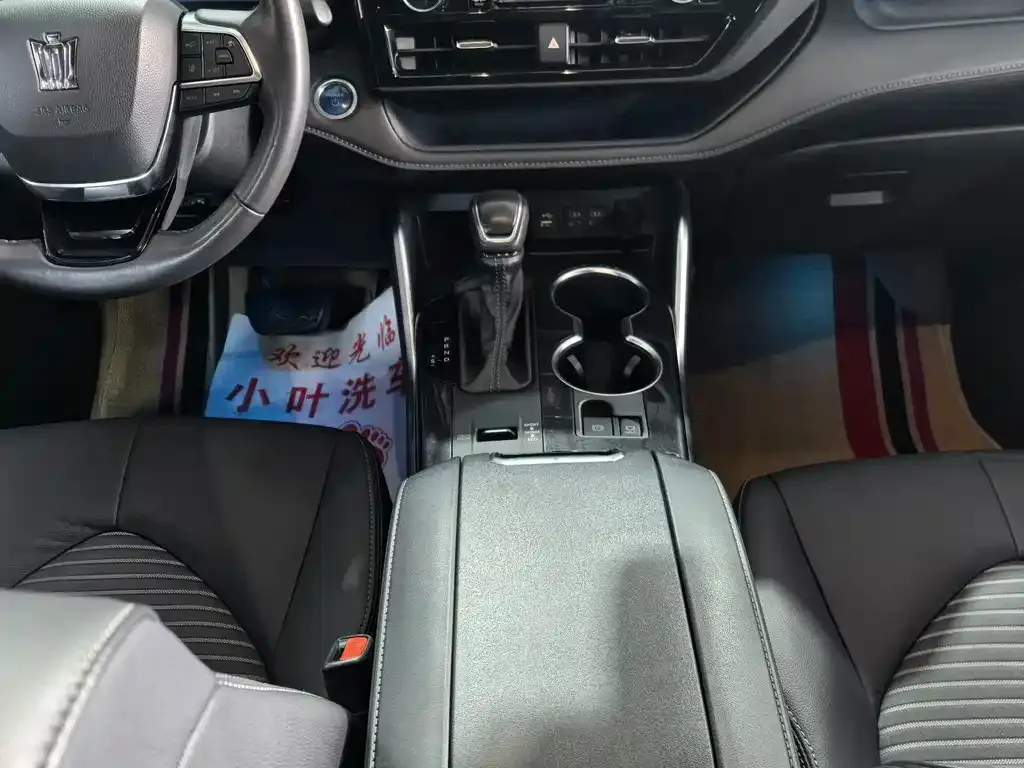 Toyota Crown Kluger 2023 из CN, фото 9