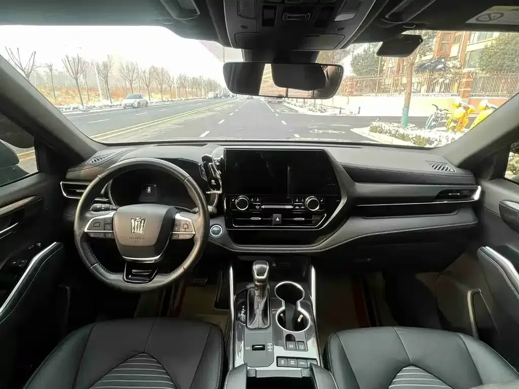 Toyota Crown Kluger 2023 из CN, фото 6