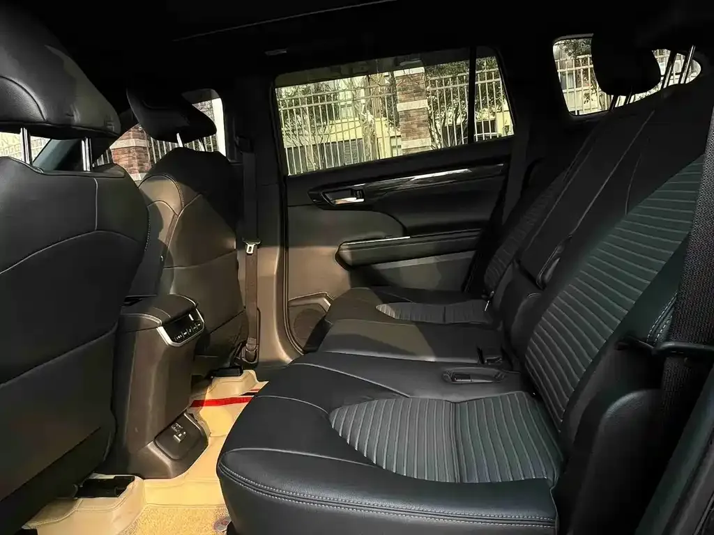 Toyota Crown Kluger 2023 из CN, фото 4