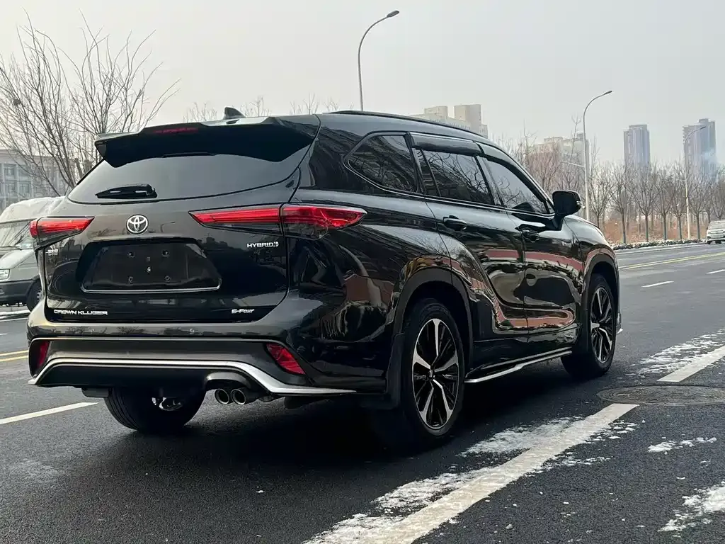 Toyota Crown Kluger 2023 из CN, фото 8
