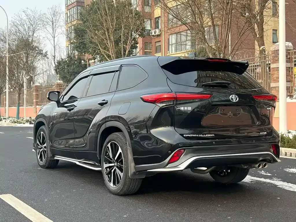 Toyota Crown Kluger 2023 из CN, фото 10