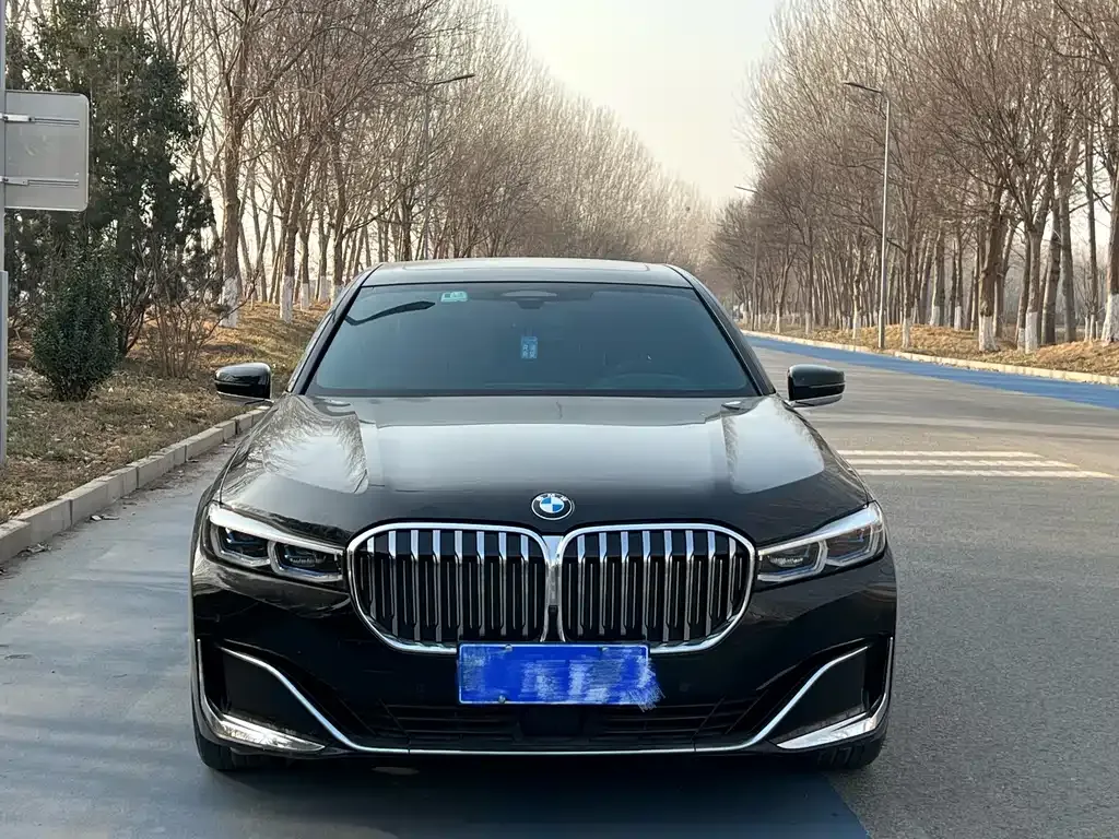 BMW 7 Series — фото 9
