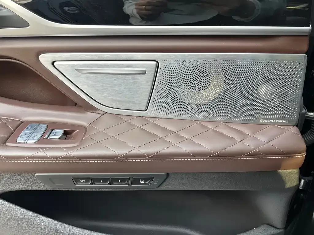 BMW 7 Series — фото 10