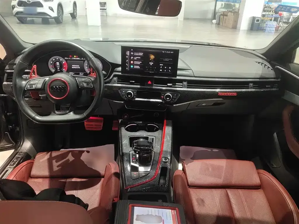 Audi A4L 2022 из CN, фото 10