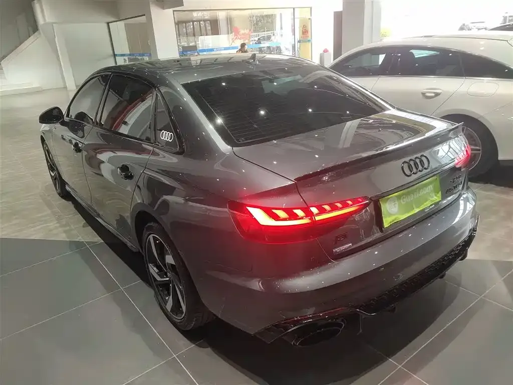 Audi A4L 2022 из CN, фото 2