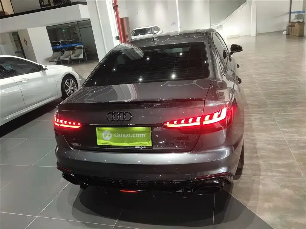 Audi A4L 2022 из CN, фото 8
