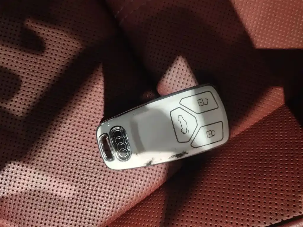 Audi A4L 2022 из CN, фото 9